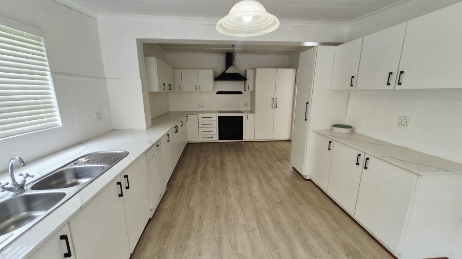 4 Bedroom Property for Sale in Greendale KwaZulu-Natal