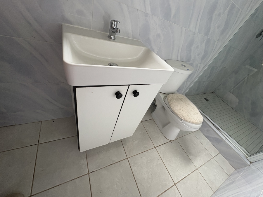 To Let 1 Bedroom Property for Rent in Carrington Heights KwaZulu-Natal