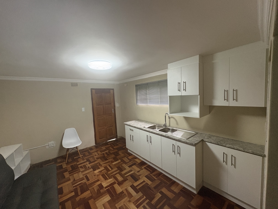 To Let 1 Bedroom Property for Rent in Carrington Heights KwaZulu-Natal