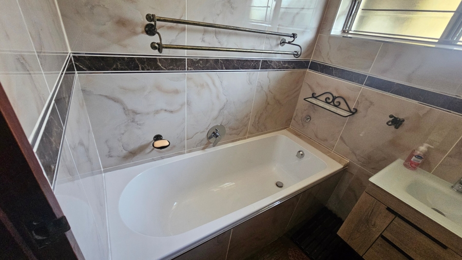 To Let 4 Bedroom Property for Rent in Umbilo KwaZulu-Natal