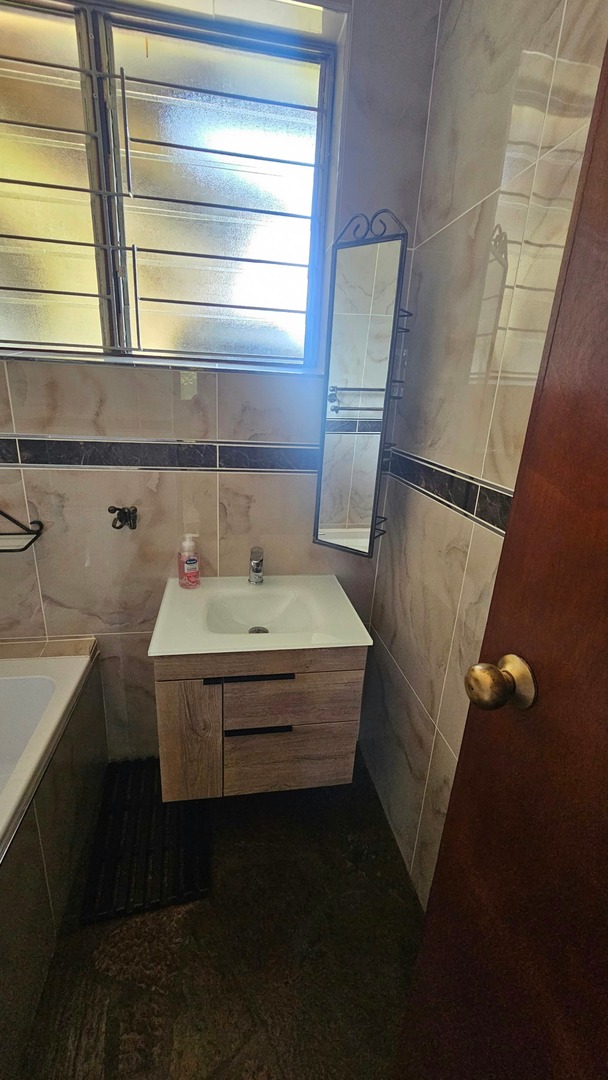 To Let 4 Bedroom Property for Rent in Umbilo KwaZulu-Natal