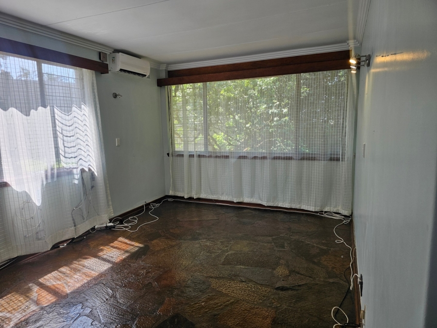 To Let 4 Bedroom Property for Rent in Umbilo KwaZulu-Natal