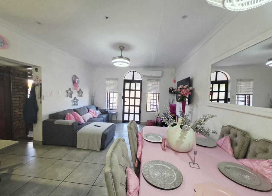 2 Bedroom Property for Sale in Arboretum KwaZulu-Natal