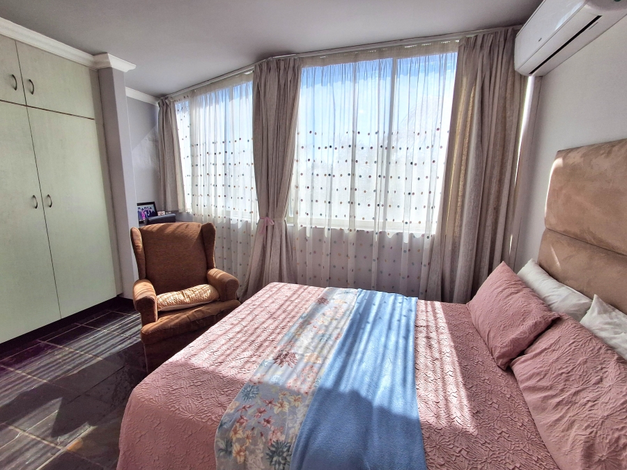 4 Bedroom Property for Sale in Glenwood KwaZulu-Natal