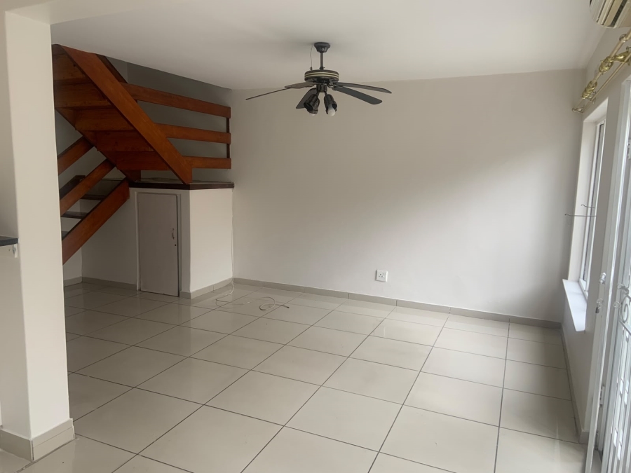 To Let 2 Bedroom Property for Rent in Fields Hill KwaZulu-Natal