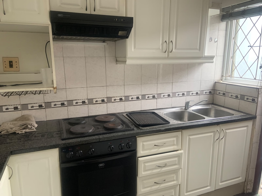To Let 2 Bedroom Property for Rent in Fields Hill KwaZulu-Natal