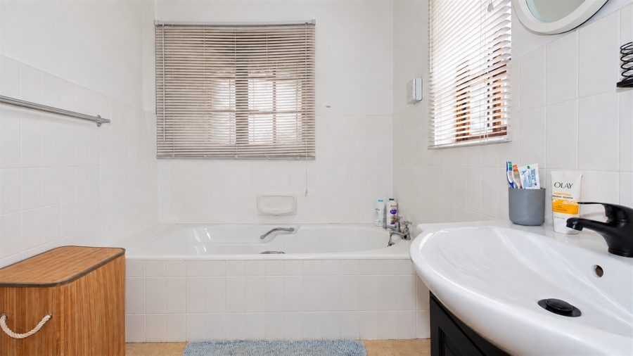 3 Bedroom Property for Sale in Waterfall KwaZulu-Natal