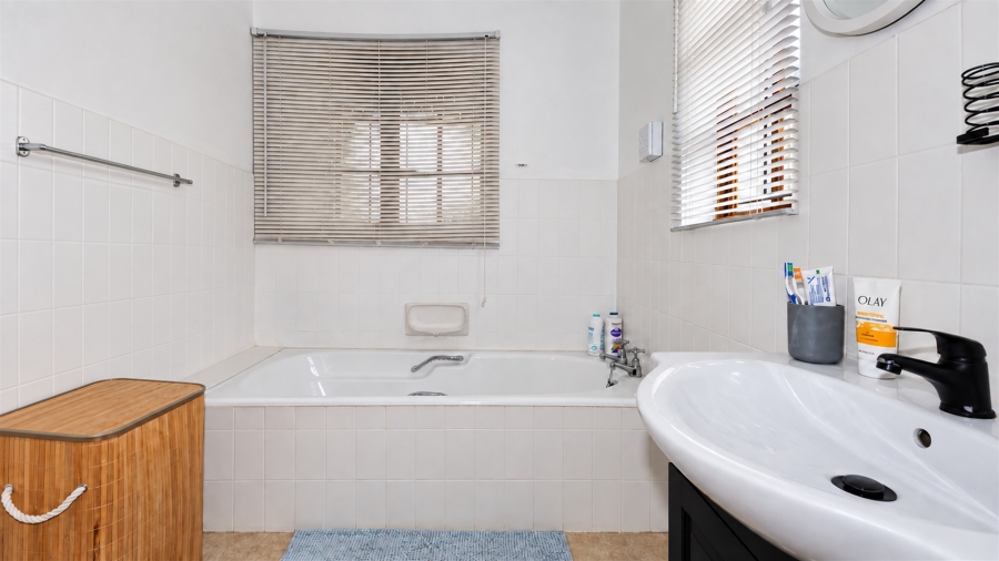 3 Bedroom Property for Sale in Waterfall KwaZulu-Natal