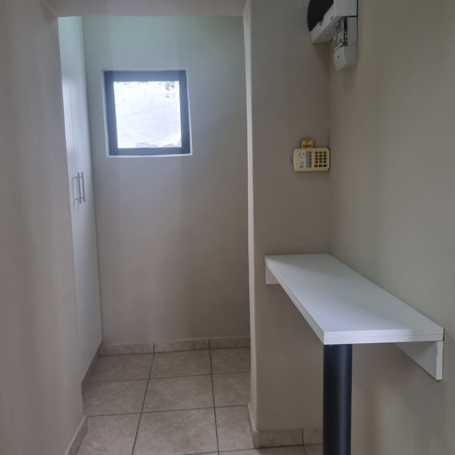 To Let 1 Bedroom Property for Rent in Durban North KwaZulu-Natal