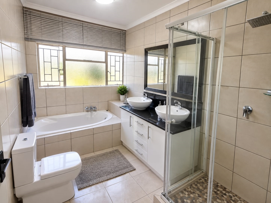 5 Bedroom Property for Sale in Huttenheights KwaZulu-Natal