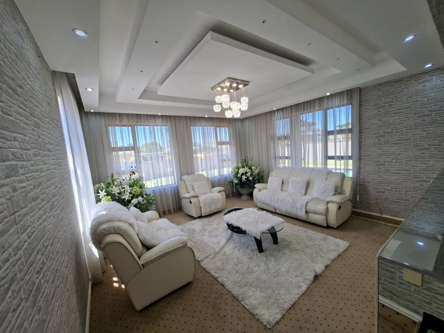 5 Bedroom Property for Sale in Somerset Park KwaZulu-Natal