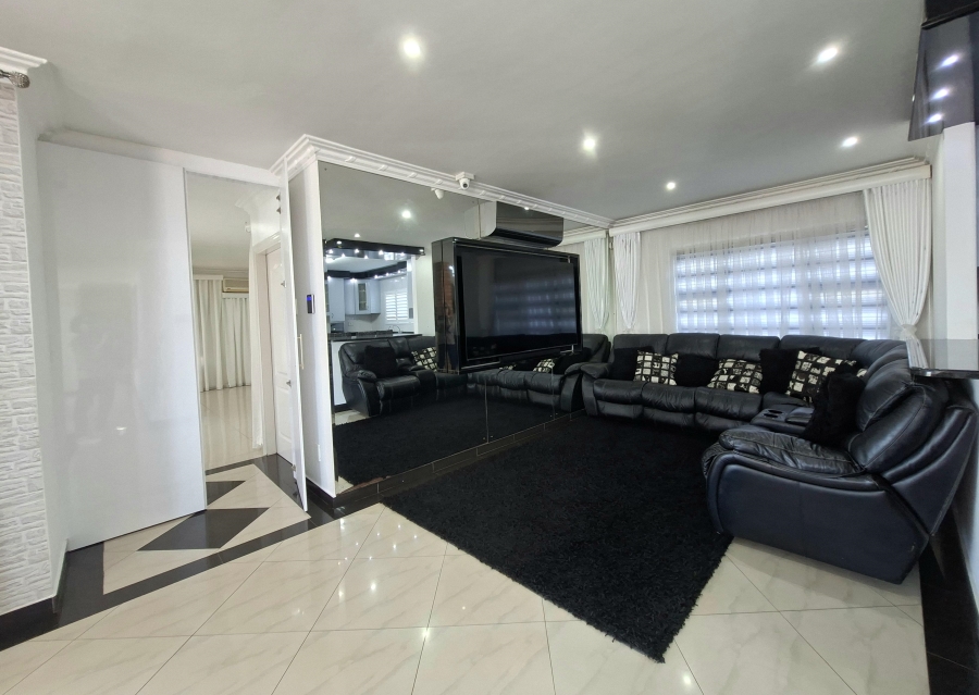 5 Bedroom Property for Sale in Somerset Park KwaZulu-Natal
