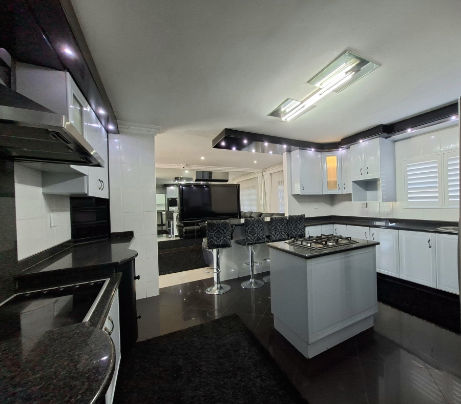 5 Bedroom Property for Sale in Somerset Park KwaZulu-Natal