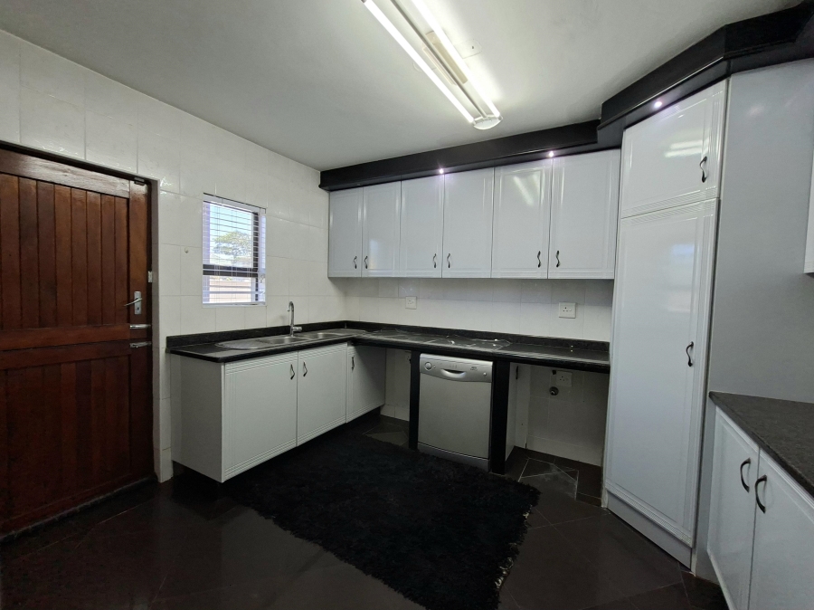 5 Bedroom Property for Sale in Somerset Park KwaZulu-Natal