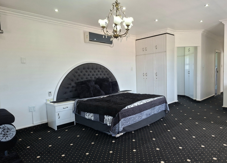 5 Bedroom Property for Sale in Somerset Park KwaZulu-Natal