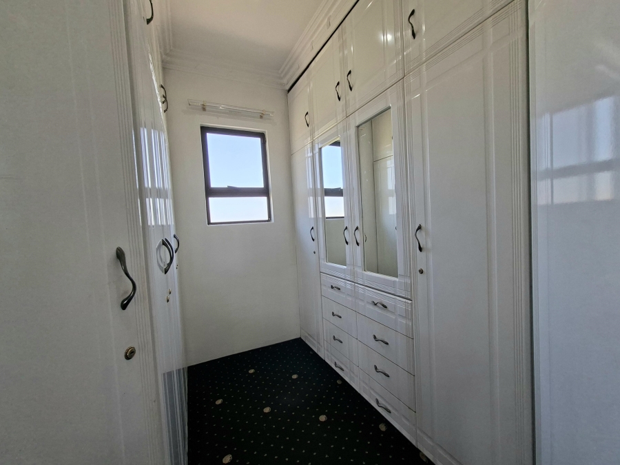 5 Bedroom Property for Sale in Somerset Park KwaZulu-Natal