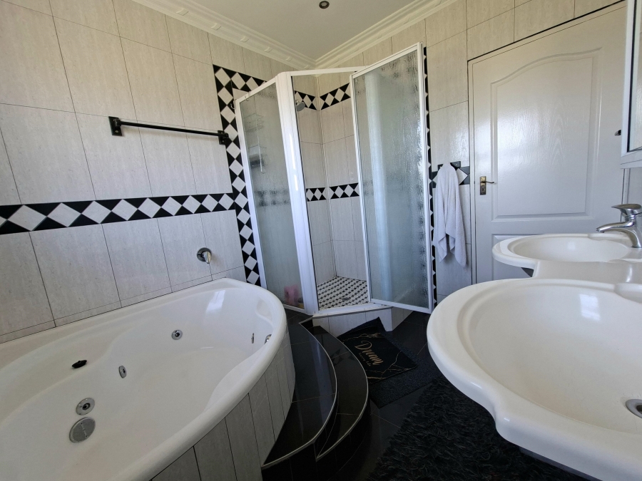 5 Bedroom Property for Sale in Somerset Park KwaZulu-Natal