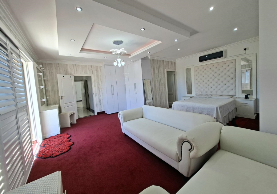 5 Bedroom Property for Sale in Somerset Park KwaZulu-Natal