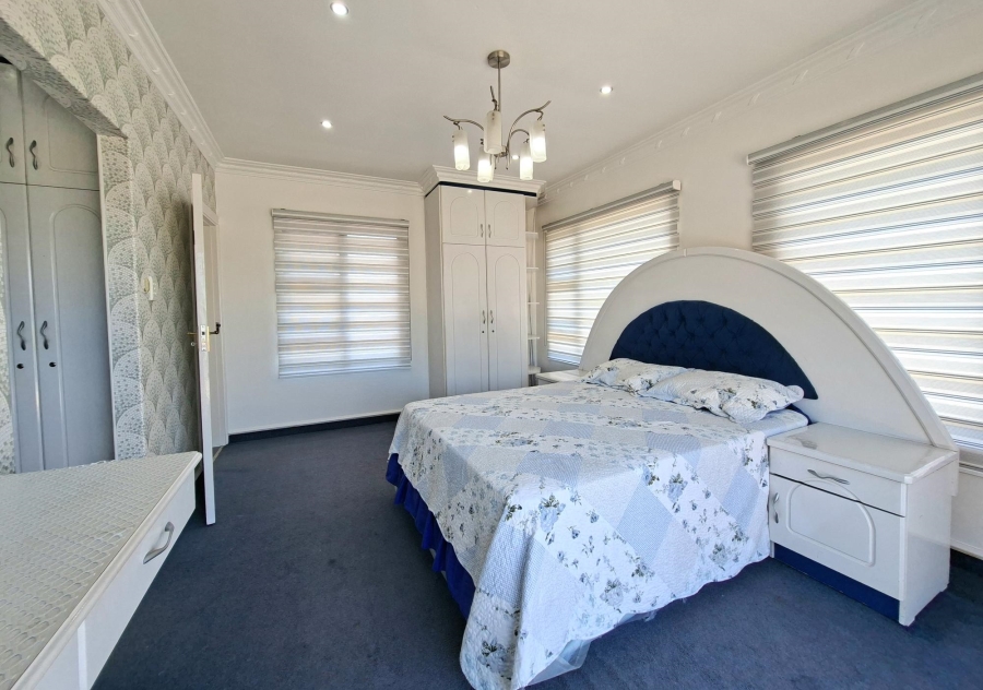 5 Bedroom Property for Sale in Somerset Park KwaZulu-Natal