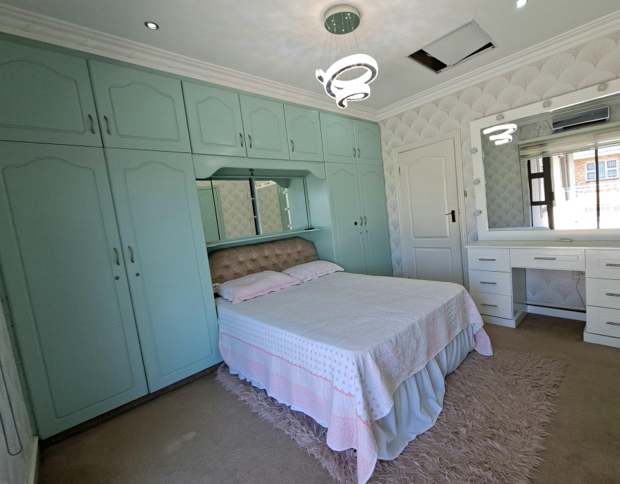 5 Bedroom Property for Sale in Somerset Park KwaZulu-Natal