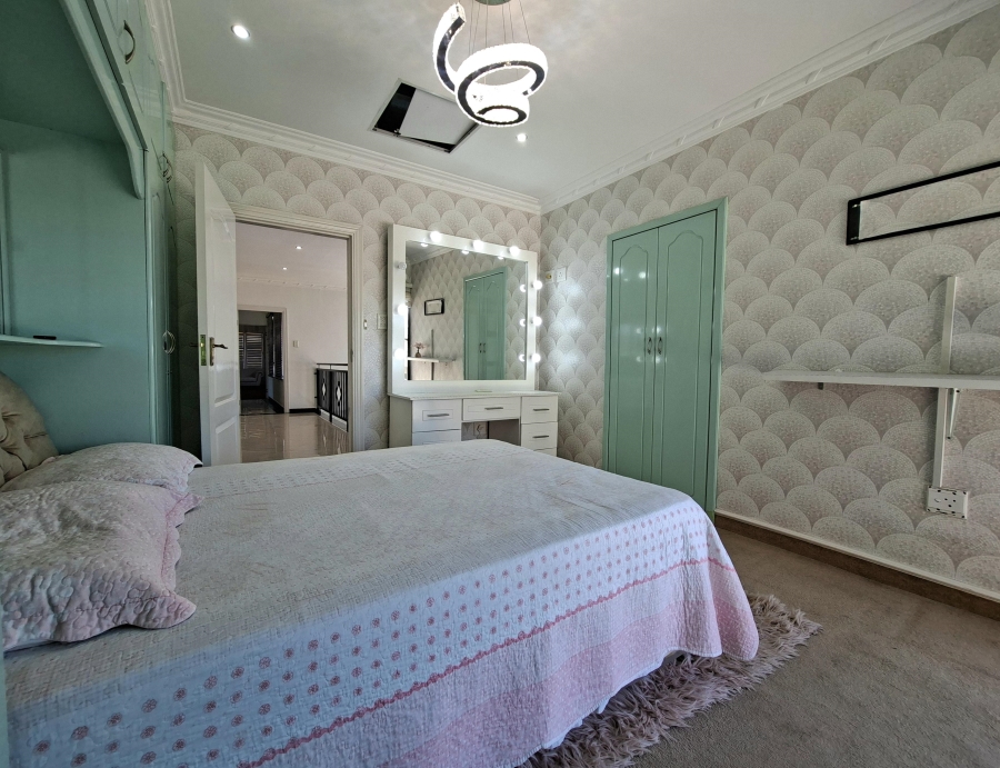 5 Bedroom Property for Sale in Somerset Park KwaZulu-Natal