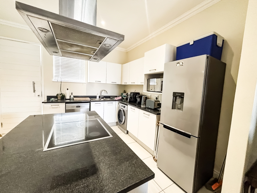 To Let 2 Bedroom Property for Rent in La Lucia KwaZulu-Natal