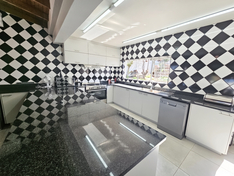 To Let 4 Bedroom Property for Rent in Umhlanga KwaZulu-Natal