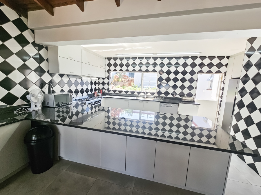 To Let 4 Bedroom Property for Rent in Umhlanga KwaZulu-Natal