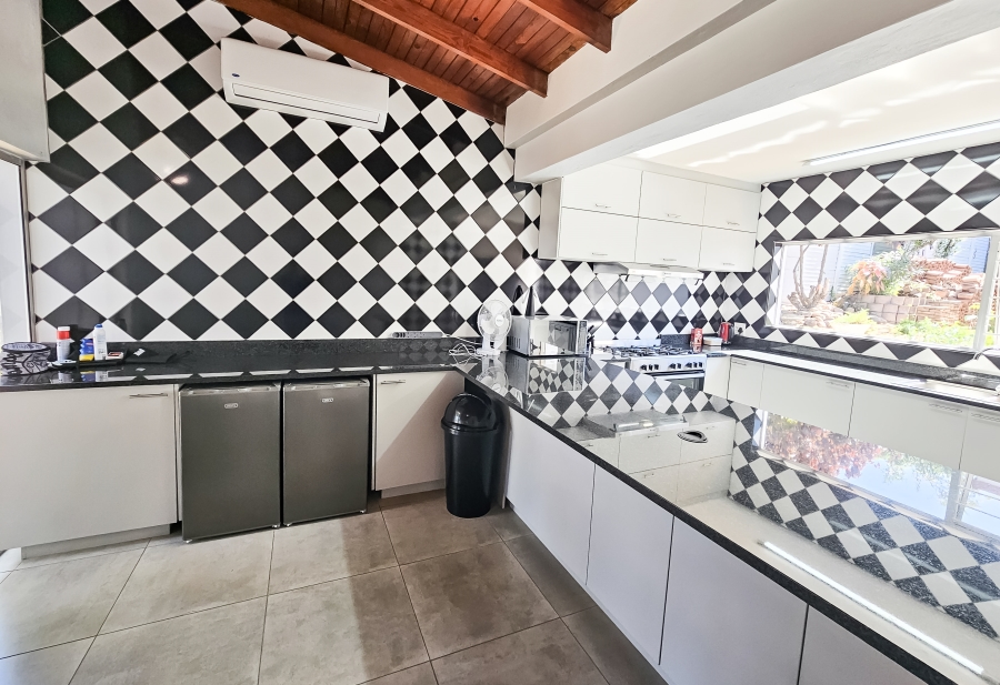 To Let 4 Bedroom Property for Rent in Umhlanga KwaZulu-Natal