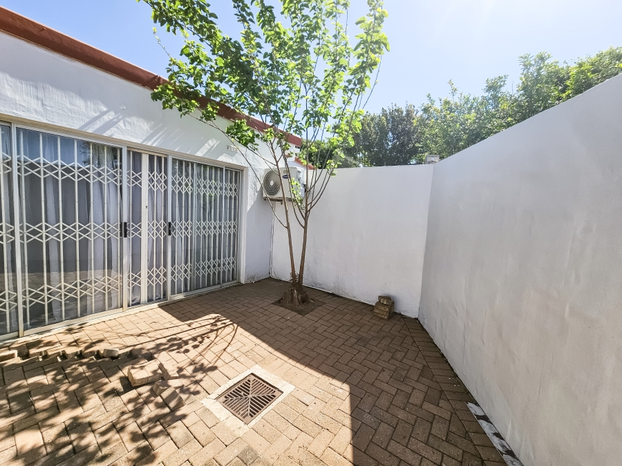 To Let 4 Bedroom Property for Rent in Umhlanga KwaZulu-Natal