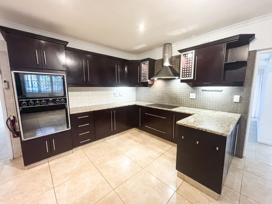 To Let 5 Bedroom Property for Rent in Umhlanga KwaZulu-Natal