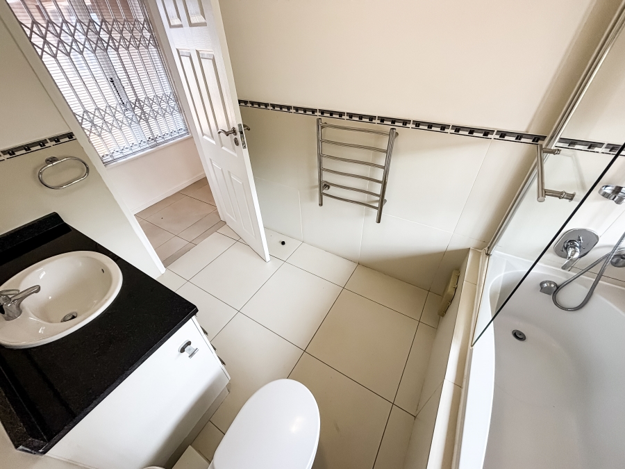 To Let 5 Bedroom Property for Rent in Umhlanga KwaZulu-Natal