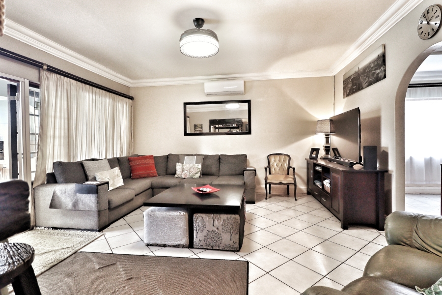 5 Bedroom Property for Sale in Meer En See KwaZulu-Natal