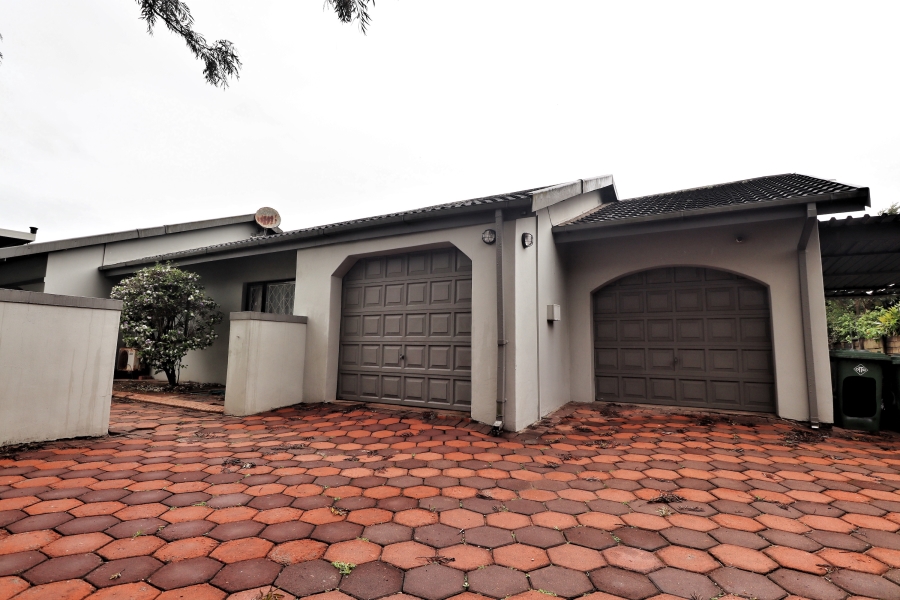 5 Bedroom Property for Sale in Meer En See KwaZulu-Natal