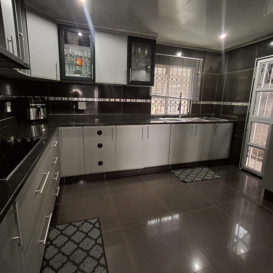 3 Bedroom Property for Sale in Bombay Heights KwaZulu-Natal