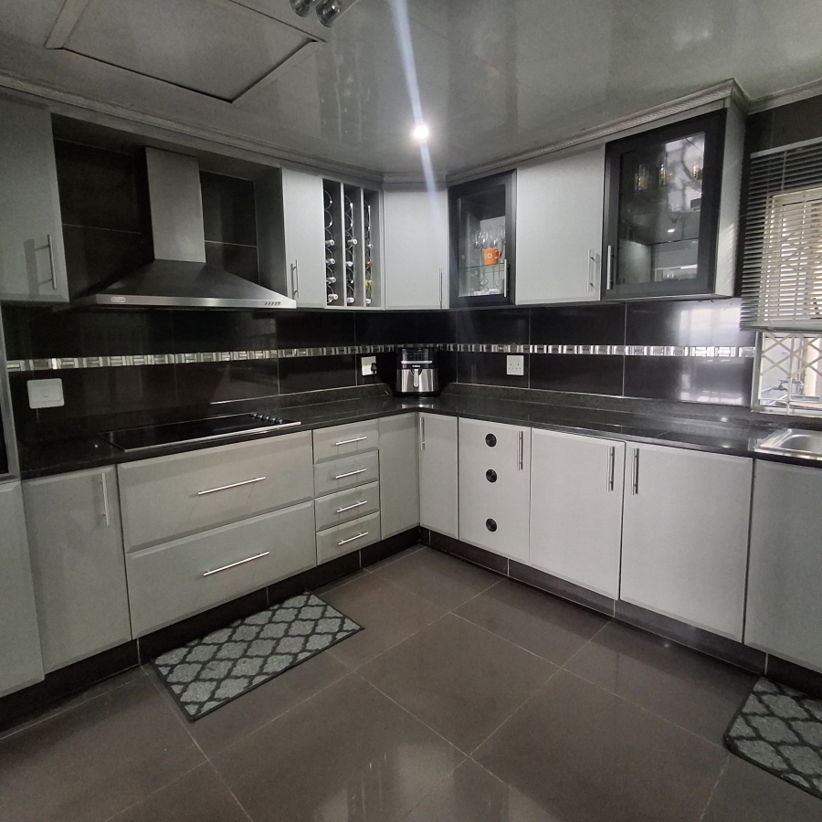 3 Bedroom Property for Sale in Bombay Heights KwaZulu-Natal
