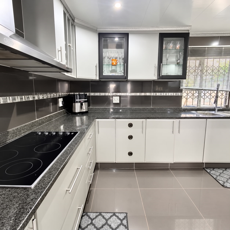 3 Bedroom Property for Sale in Bombay Heights KwaZulu-Natal