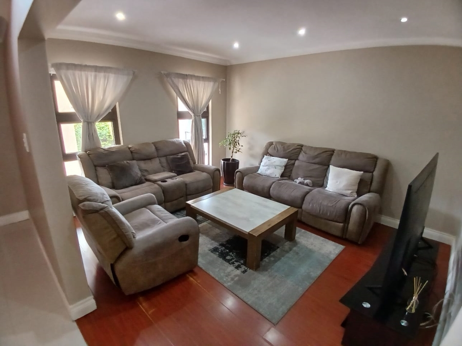To Let 4 Bedroom Property for Rent in Signal Hill KwaZulu-Natal