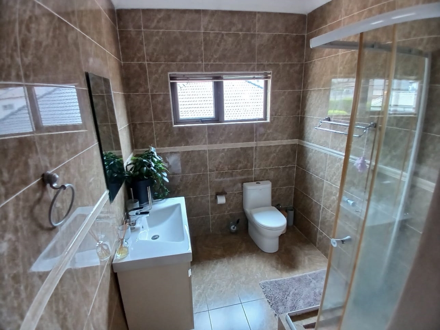 To Let 4 Bedroom Property for Rent in Signal Hill KwaZulu-Natal