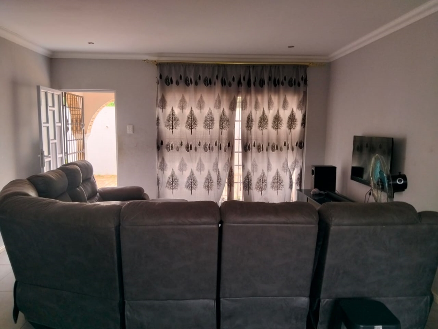 4 Bedroom Property for Sale in Ntuzuma KwaZulu-Natal
