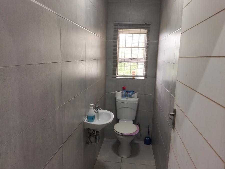 4 Bedroom Property for Sale in Ntuzuma KwaZulu-Natal