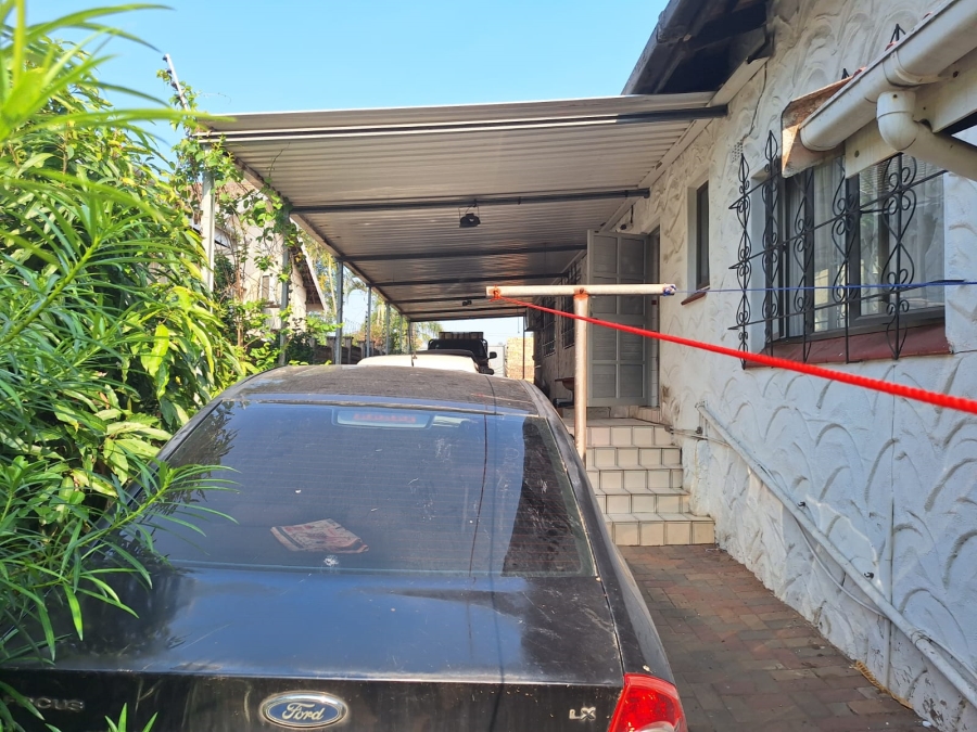 7 Bedroom Property for Sale in Reservoir Hills KwaZulu-Natal