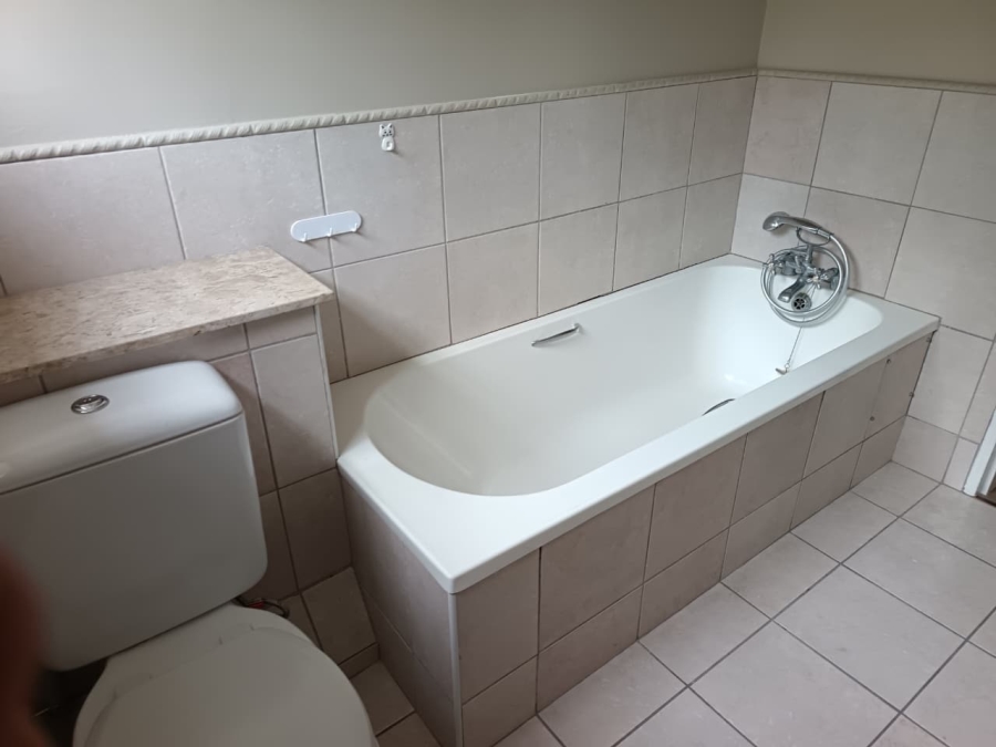 To Let 2 Bedroom Property for Rent in Essenwood KwaZulu-Natal