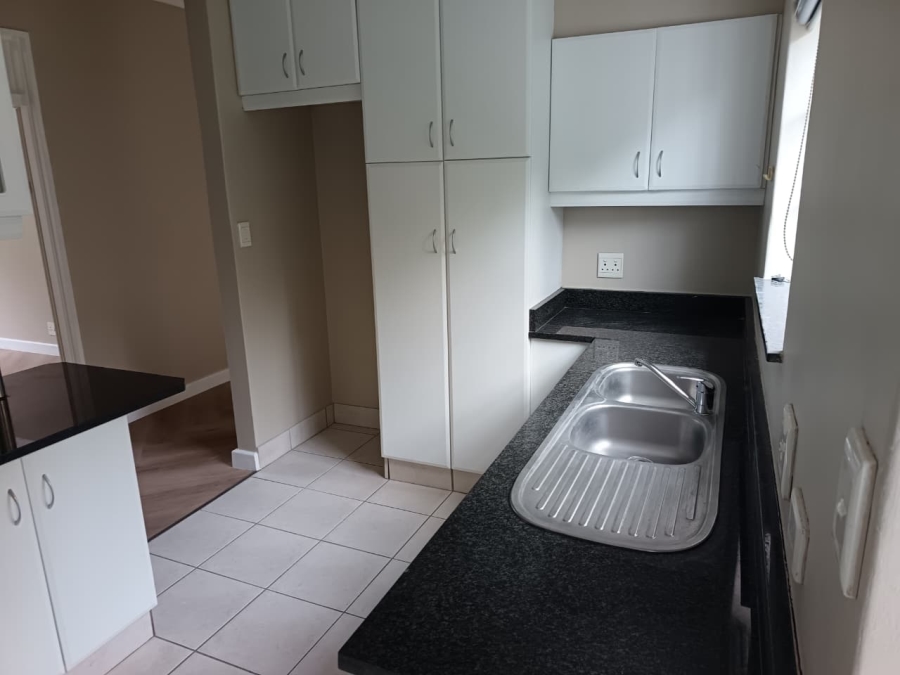 To Let 2 Bedroom Property for Rent in Essenwood KwaZulu-Natal