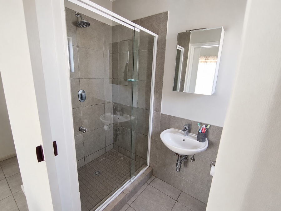 To Let 2 Bedroom Property for Rent in Umbogintwini KwaZulu-Natal