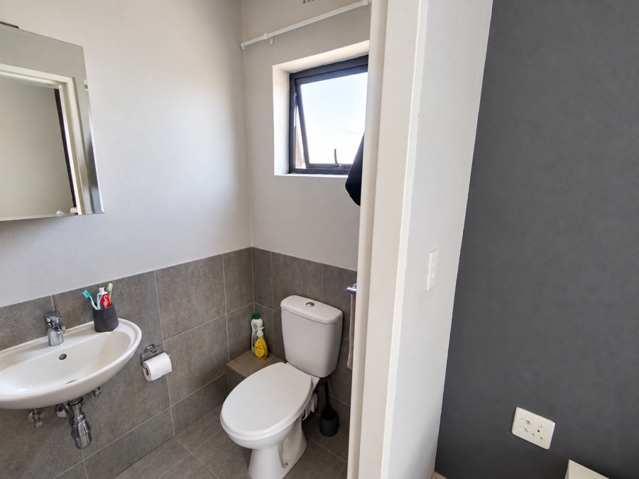 To Let 2 Bedroom Property for Rent in Umbogintwini KwaZulu-Natal