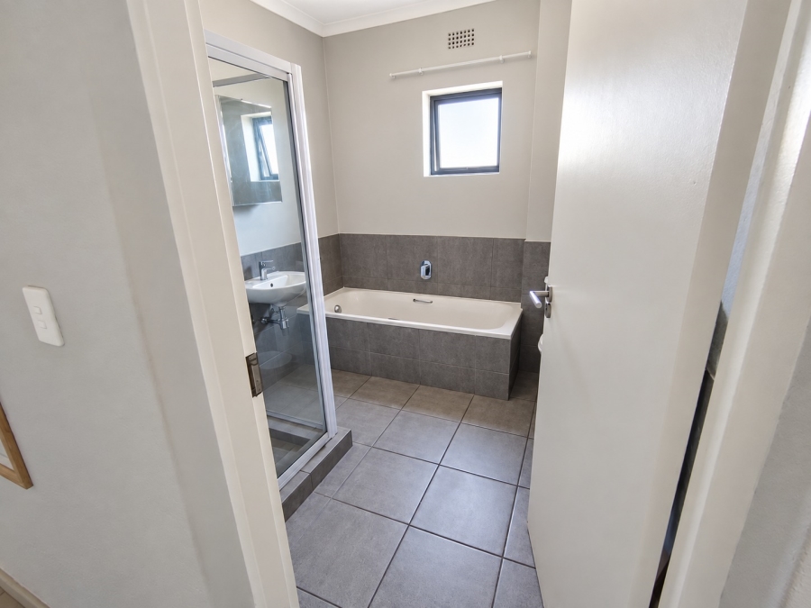To Let 2 Bedroom Property for Rent in Umbogintwini KwaZulu-Natal