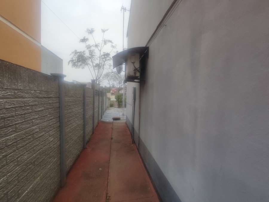 3 Bedroom Property for Sale in Northcroft KwaZulu-Natal
