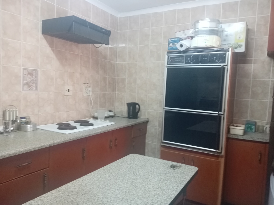 5 Bedroom Property for Sale in Kenville KwaZulu-Natal