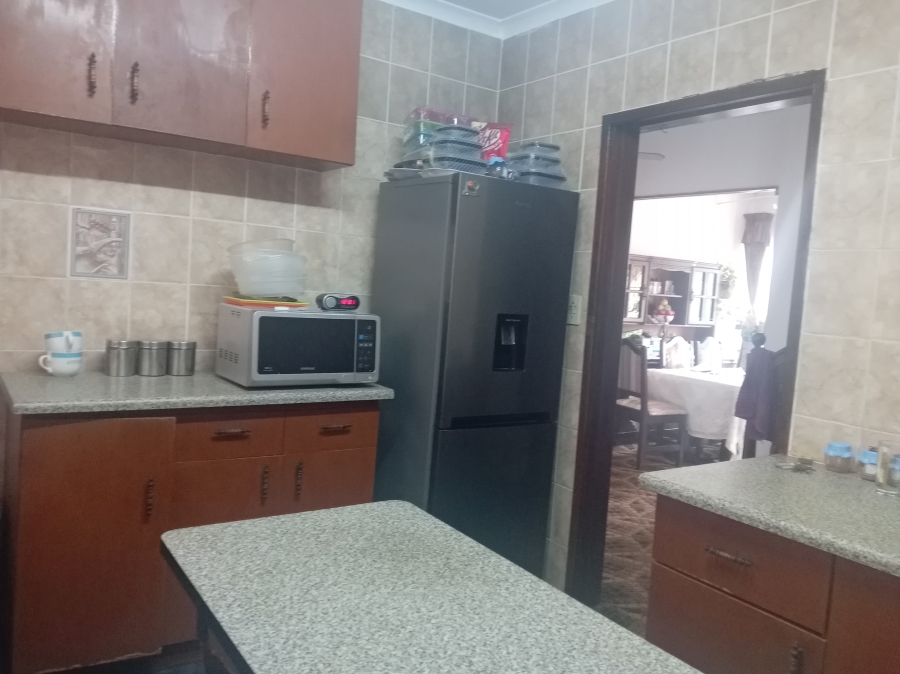 5 Bedroom Property for Sale in Kenville KwaZulu-Natal
